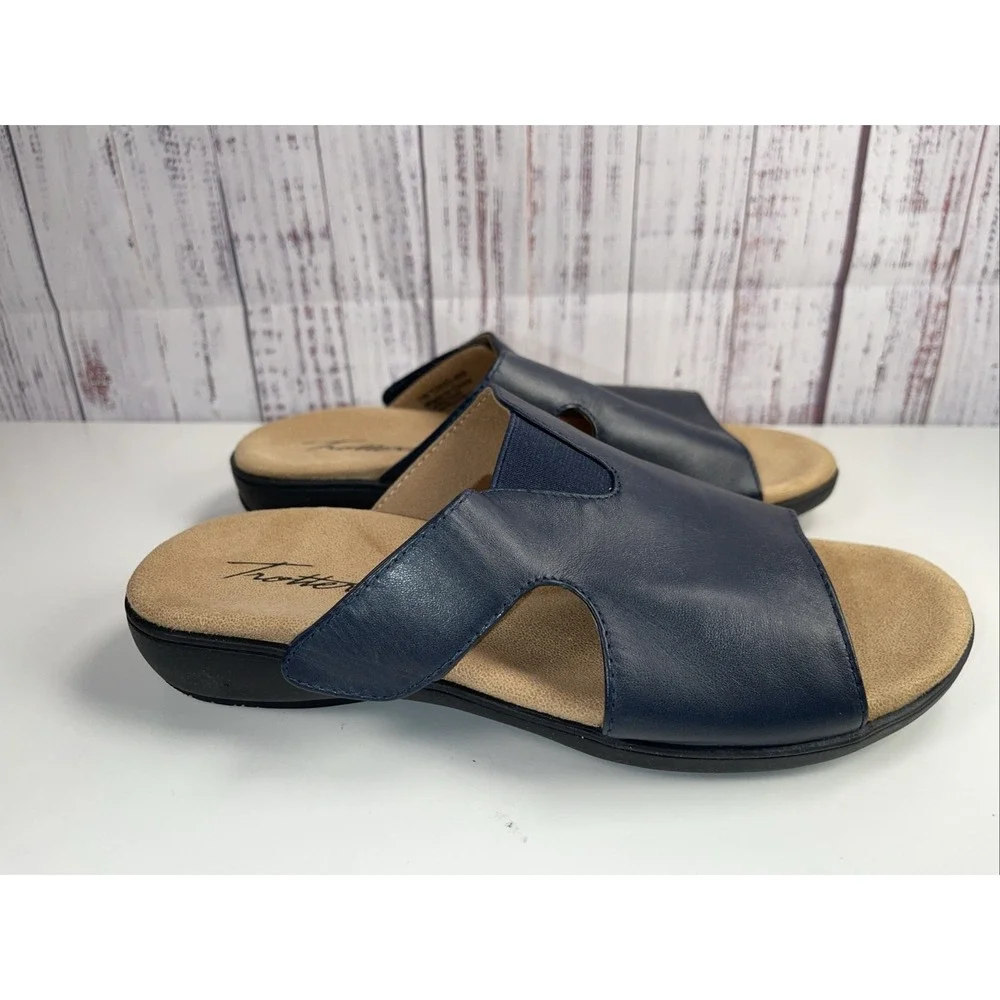Trotters Roxine Women's Sandal 7 US - Navy